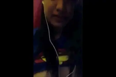 Cewek Seksi Baju Superman Pamer Dada Mulus Kost